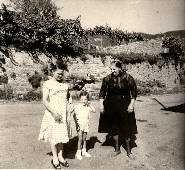 reine arles bernard.jpg (101992 octets)