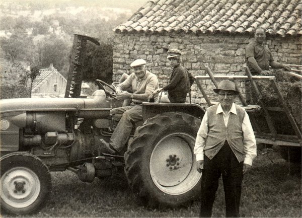 roucoules-phonsou-tracteur1.jpg (80185 octets)